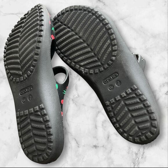 CROCS Women’s Size 7 Kadee II Sandals Slide Strappy Iconic Cherry Sandals - Picture 4 of 6